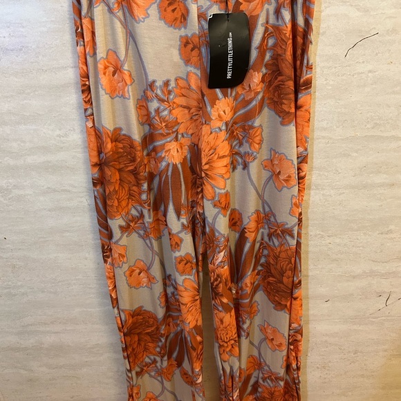 NWT- PrettyLittleThing orange floral print wide-leg pants. - Picture 2 of 8